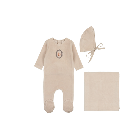 Bee and Dee Vintage Frame Layette Set